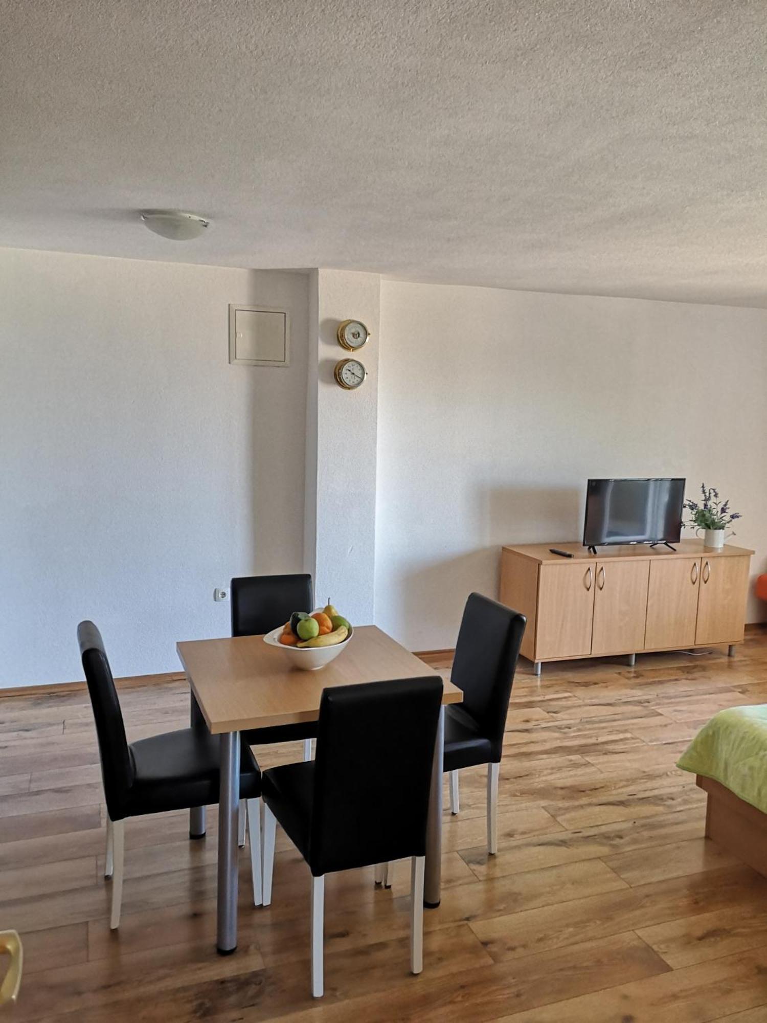 Apartmani Neva Makarska Luaran gambar